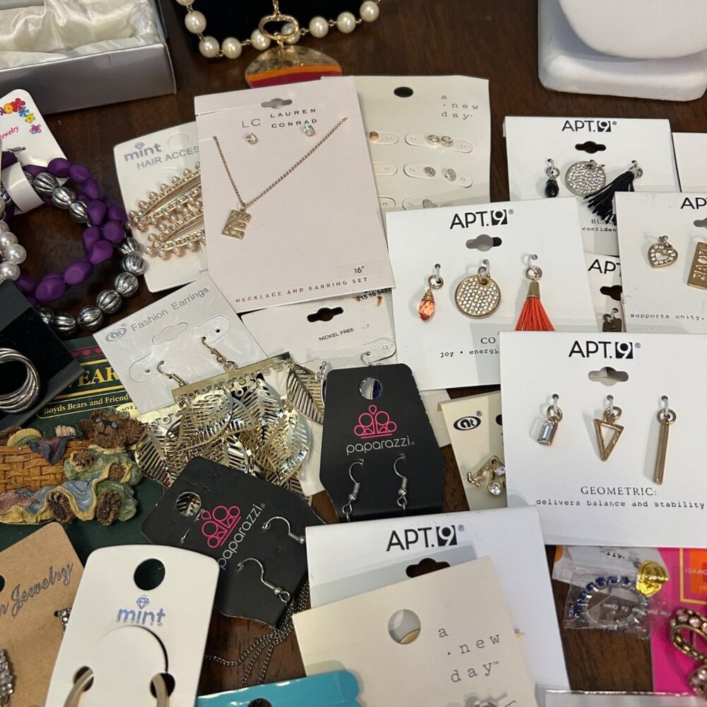 70-Piece Costume Jewelry Lot Charms Necklaces, Earrings Brooches Barrettes - Picture 11 of 16